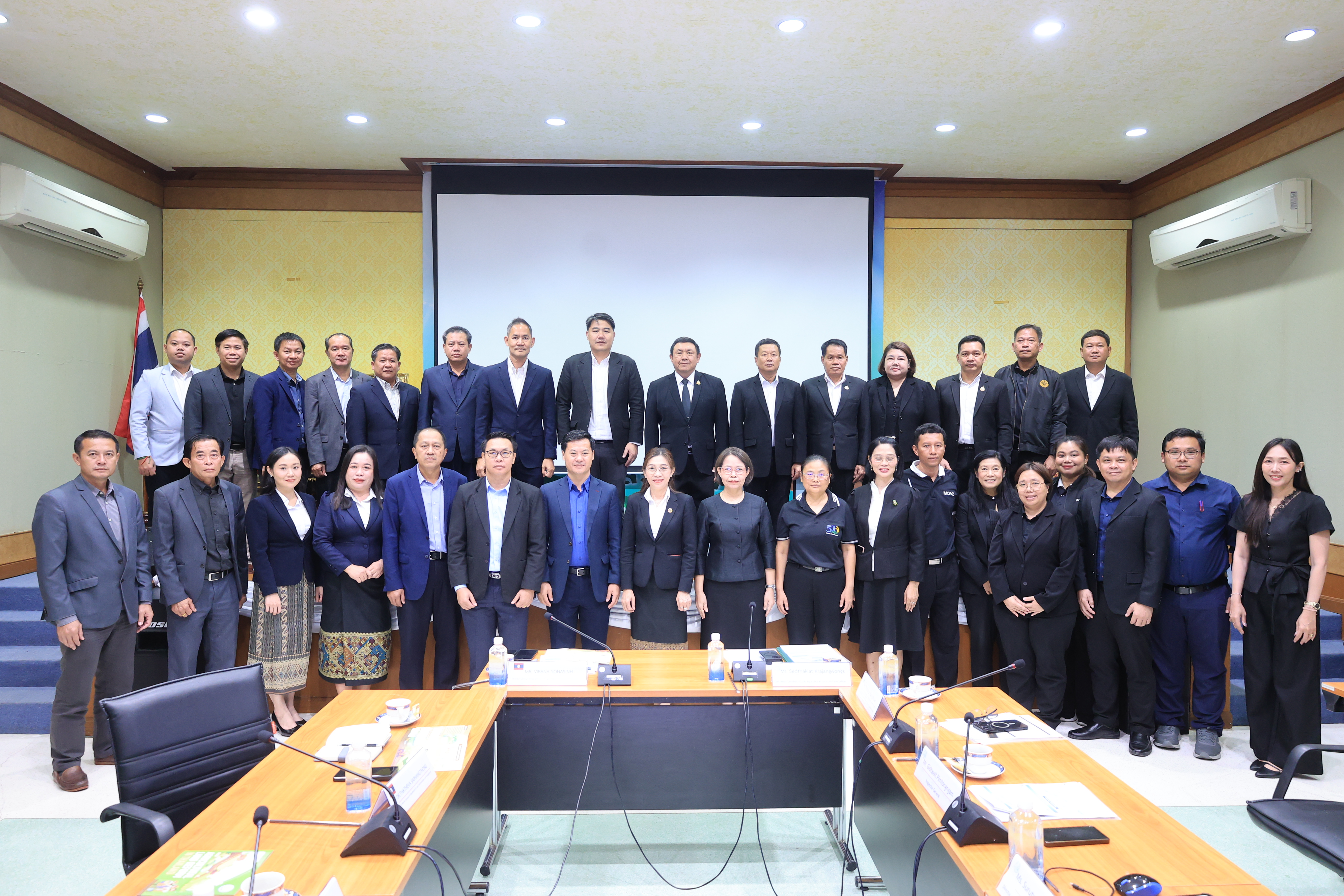title - ส.ป.ก. ต้อนรับคณะผู้บริหารและเจ้าหน้าที่จากกรมบริหารและจัดการที่ดิน สปป.ลาว 